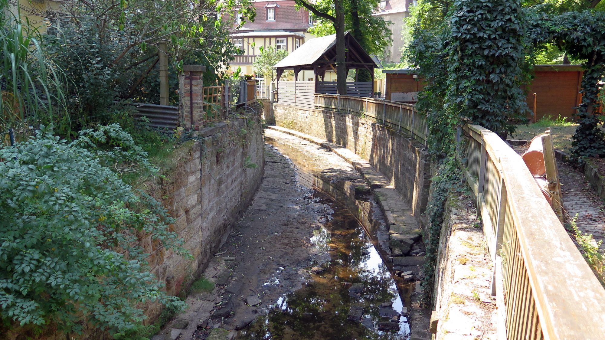 Kurz nach dem Gemeindezentrum Elim hat der Bach seine Tätigkeit eingestellt.