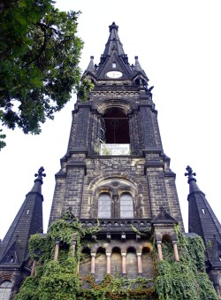 81 Meter ist der Turm der Martin-Luther-Kirche hoch. Foto: Youssef Safwan