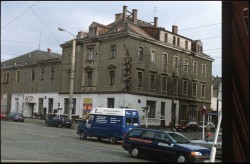 Statt nem Beton-Büro-Haus stand am Bischofsweg/Ecke Königsbrücker Straße einst das Aktiv, ein riesiger Ballsaal. Foto: Lange