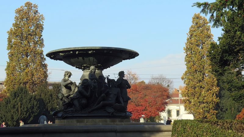 "Stilles Wasser" am Albertplatz