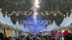 Weihnachtsmarkt in Dresden Neustadt: Augustusmarkt auf der Hauptstraße