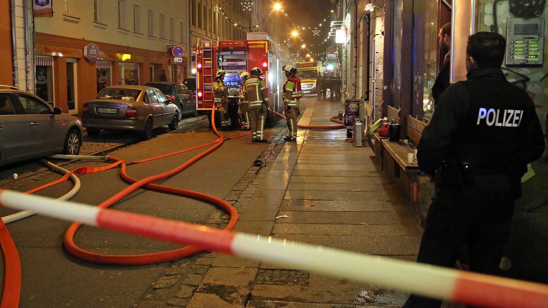 Kellerbrand auf der Alaunstraße - Foto © Roland Halkasch