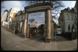 Da war die Karree-Bebauung, wo später die Polizei einziehen sollte noch ein Plan. Alaunstraße im Bau - Foto: Lothar Lange