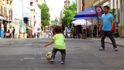 Besser als EM - Straßenfußball auf der Louisenstraße