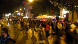 Reichlich Platz auf der Louisenstraße trotzt Tänzern vorm Little Creatures