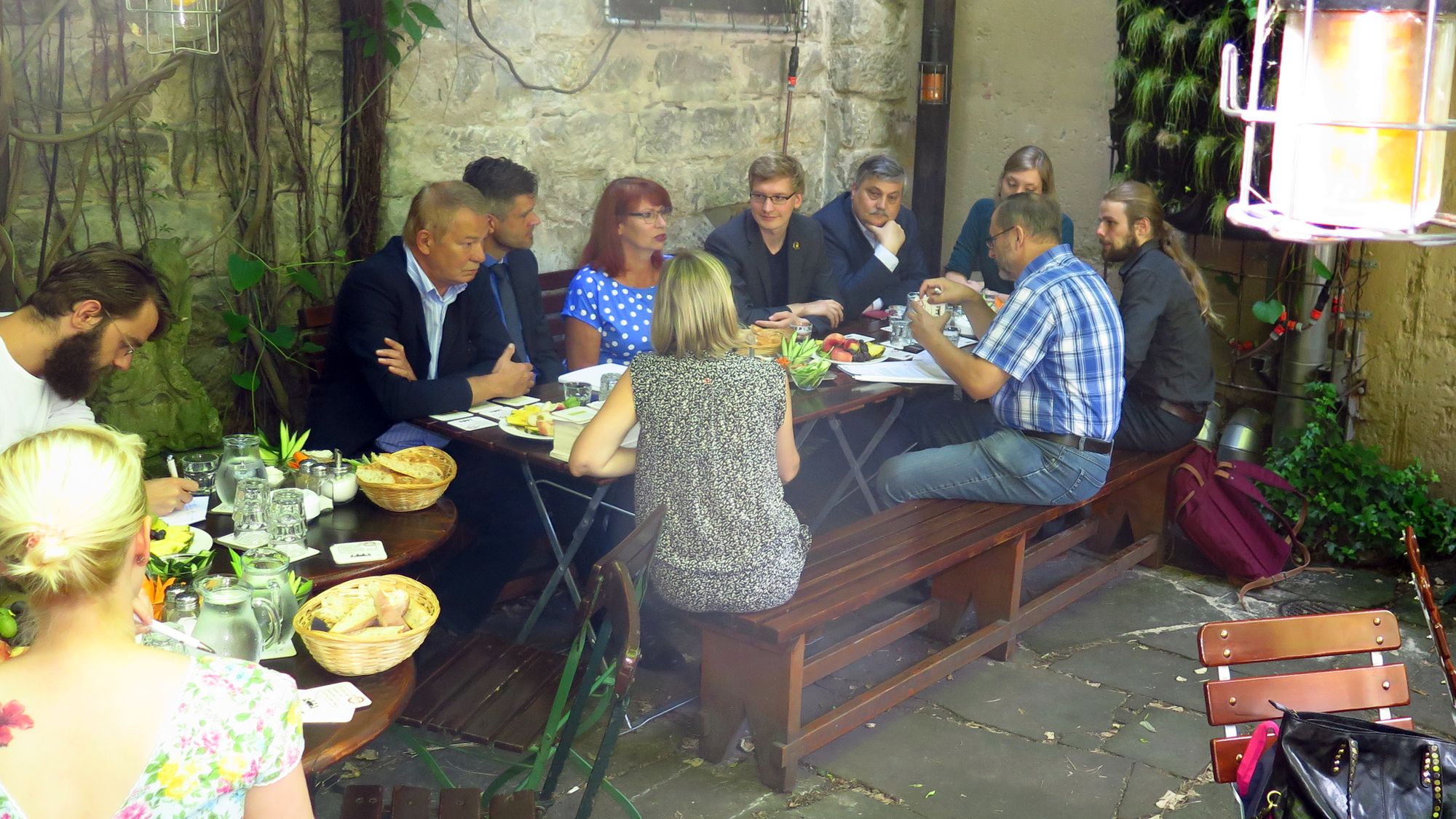 Bierdeckelvorstellung mit Pressefrühstück im Raskolnikoff