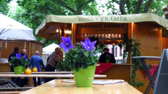 22 Weingüter präsentieren sich auf der Hauptstraße.