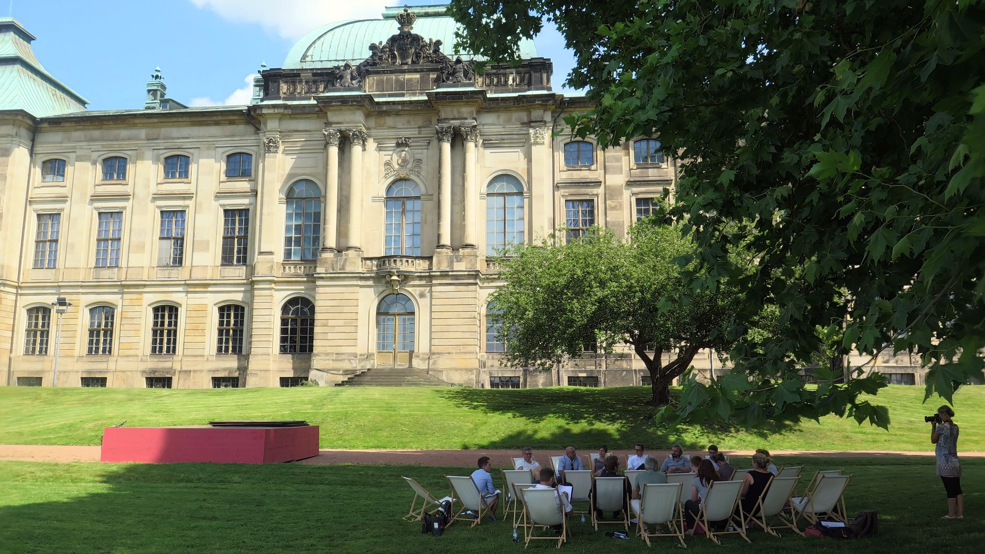 Pressekonferenz zum Palais-Sommer unter Platanen