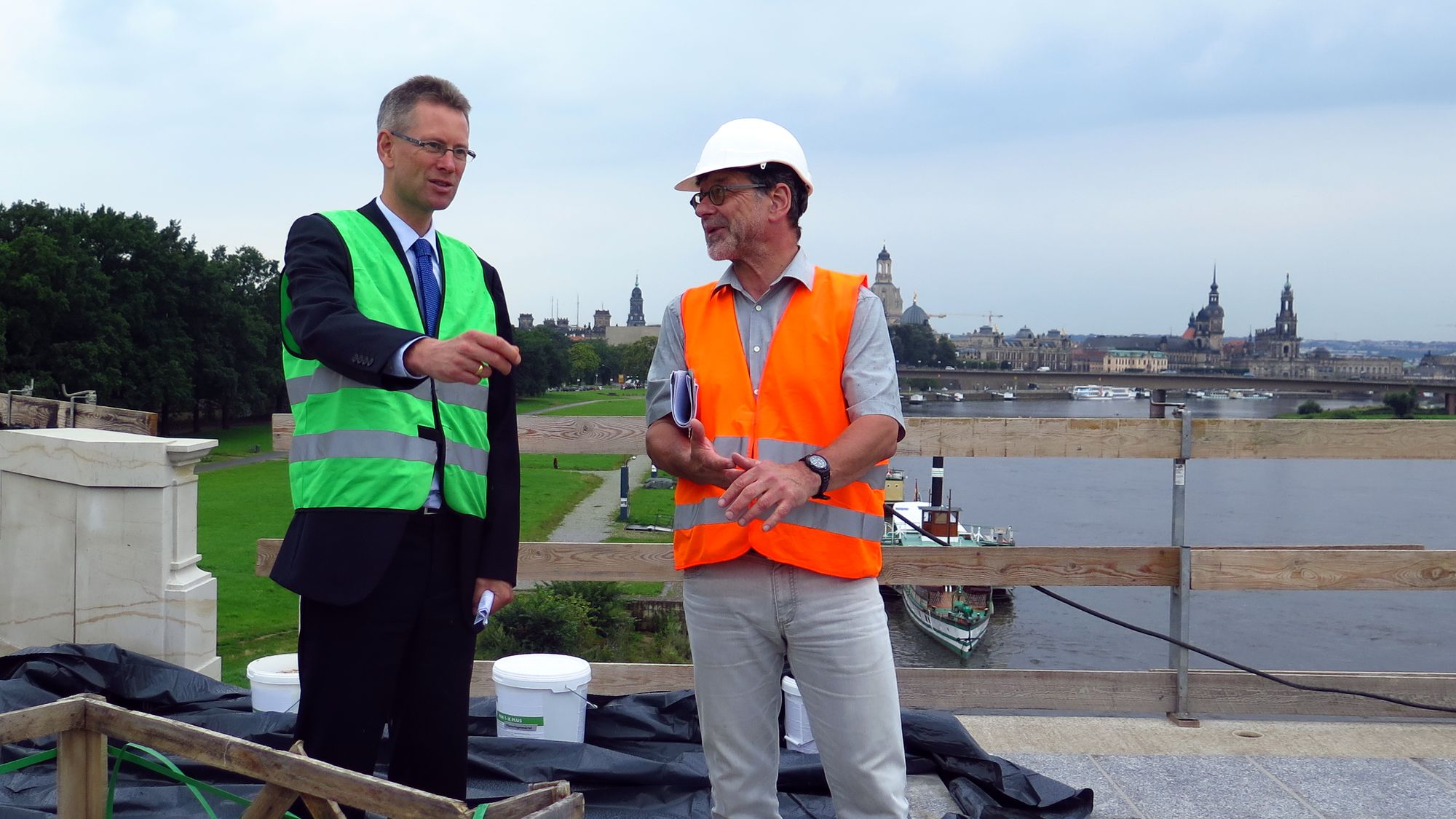 Andreas Hemmersbach und Reinhard Koettnitz auf der Albertbrücke