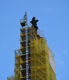 Auch der obere Fahrstuhl wird nun abgebaut.