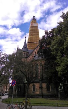 Bald ohne gelbes Gerüst: Martin-Luther-Kirche