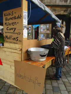 Nachdem die Stulle geschmeckt hat, wurde der Teller selbst abgespült in der Waschstraße.