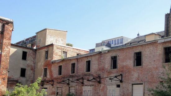 Noch 2011 war die alte Sauerkrautfabrik eine Ruine.