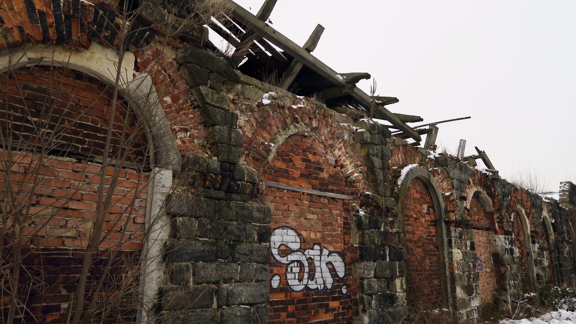 Das Denkmal gleicht einer Ruine.