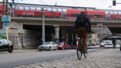 Nur wenige Radfahrer lassen sich durchschütteln.