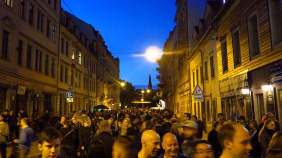 Bunte Republik Neustadt bei Nacht