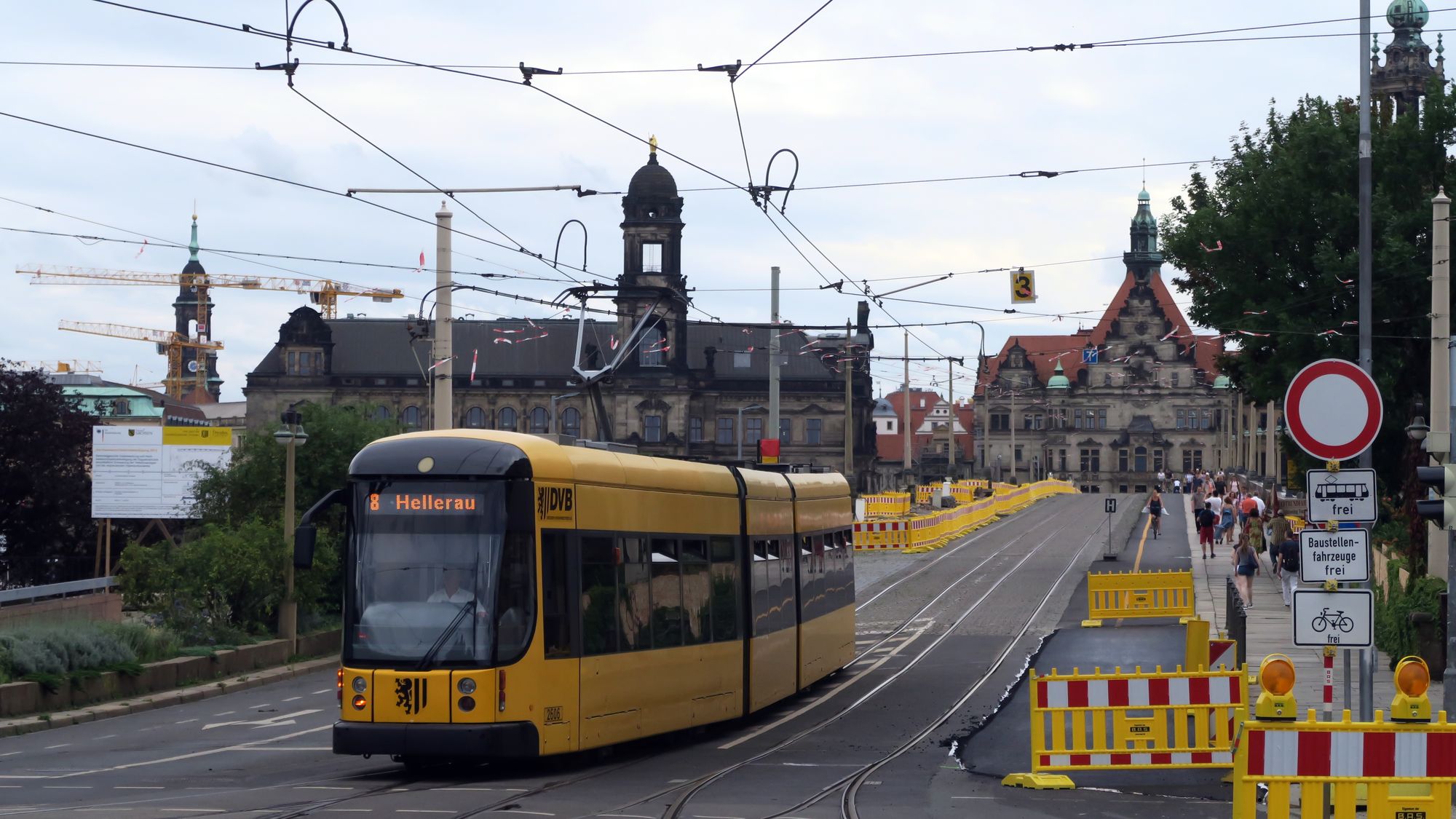 Die Augustusbrücke ist ab Montag bahnfrei.