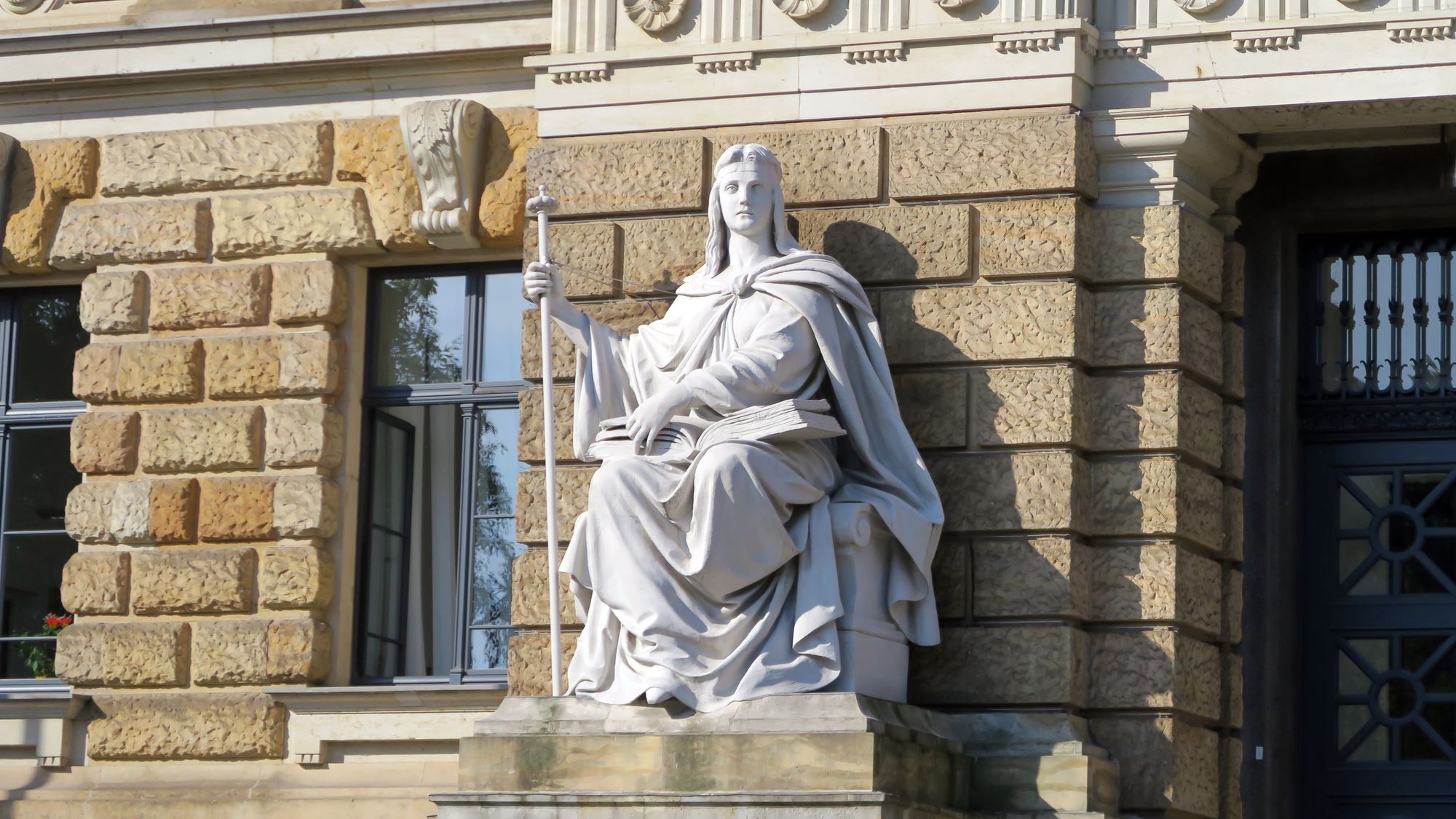 Am Amtsgericht Dresden wurde gestern der Haftbefehl gegen den Beschuldigten erlassen. Foto: Archiv Anton Launer