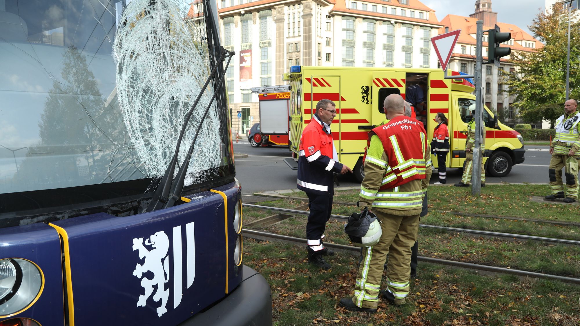 Schwerer Straßenbahnunfall auf der Albertstraße - Foto: Roland Halkasch