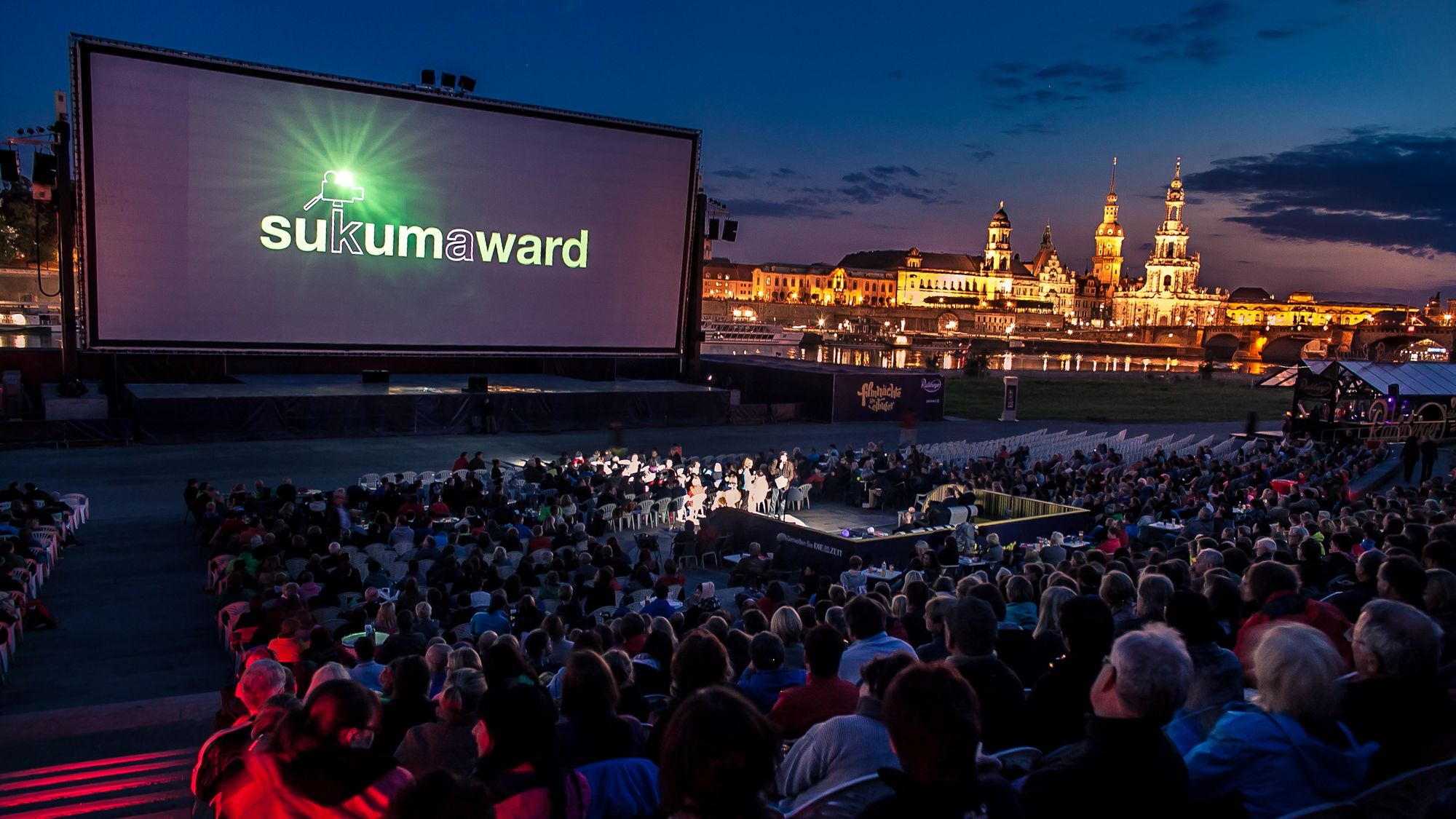 Der Sukuma-Award wird am Elbufer verliehen.