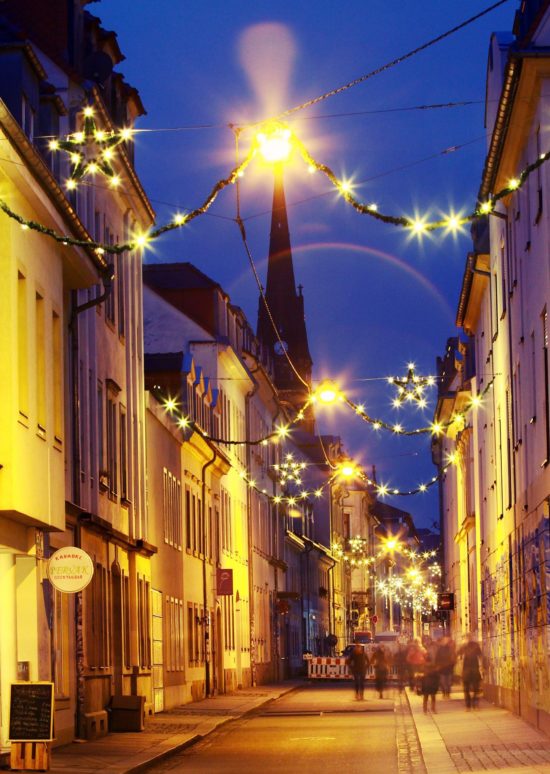 Weihnachtsbeleuchtung auf der Böhmischen Straße - Foto: Youssef Safwan