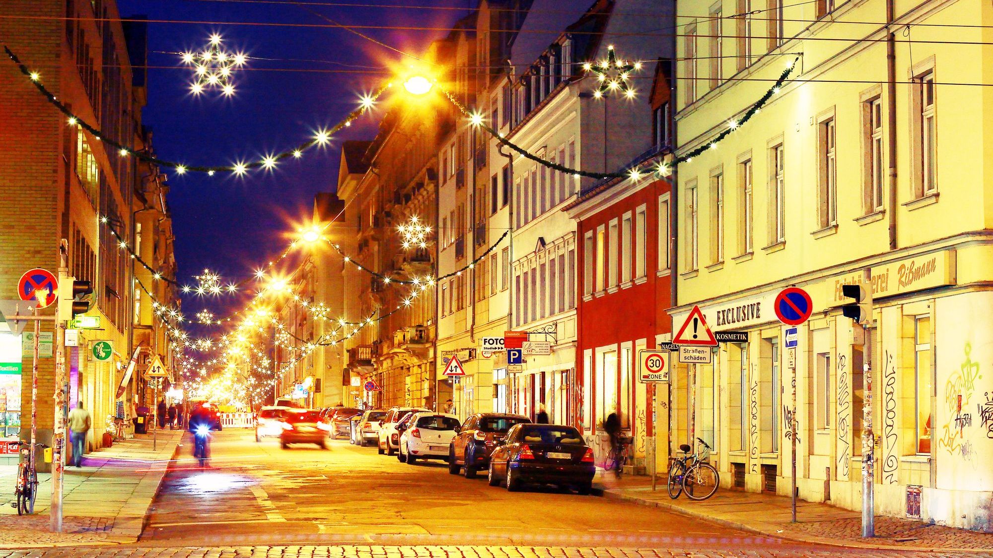 Weihnachtsbeleuchtung auf der Louisenstraße - Foto: Youssef Safwan