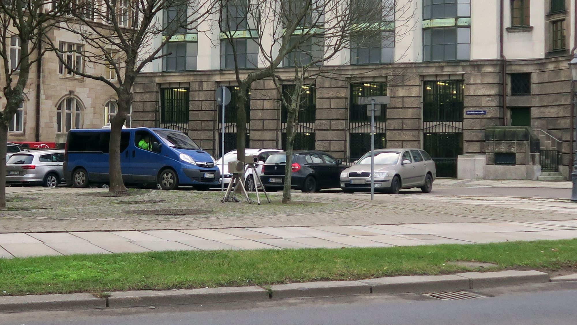 Verkehrsüberwachung auf der Albertstraße