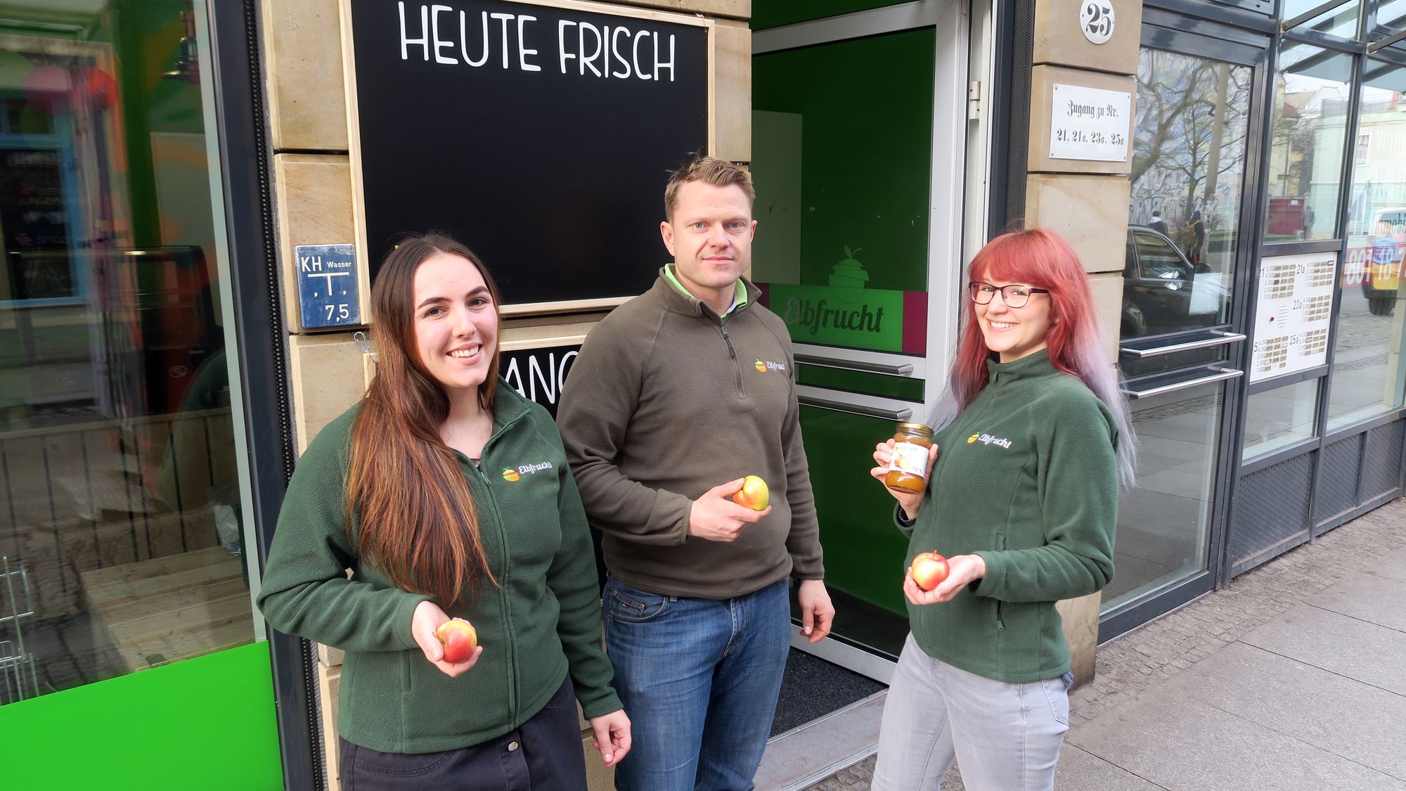 Elbfrucht-Team Lilli, Michael und Katja.