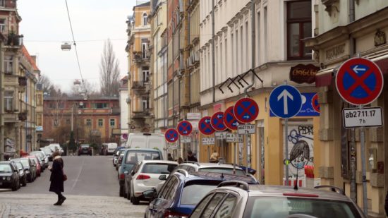 Der Wald der Schilder auf der Louisenstraße.