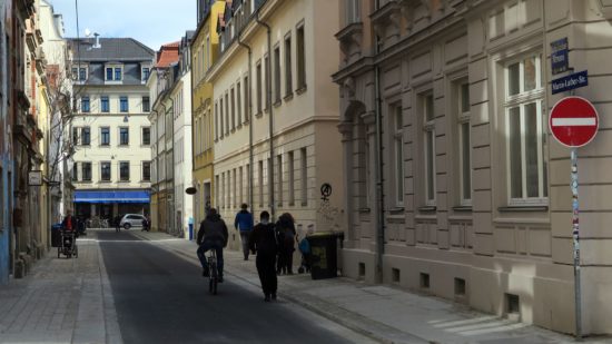 Radfahren in der Richtung bleibt verboten.