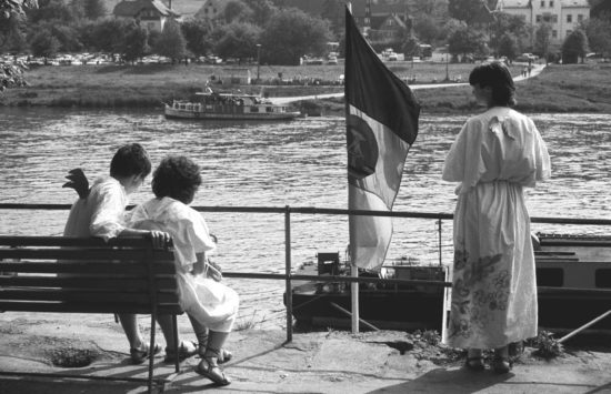 Harald Hauswald: Die Elbe-Menschen am Fluss.