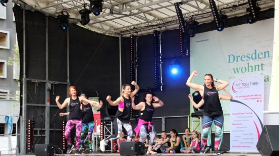 Zumba-Show mit Claudia Seidel.