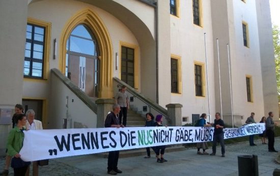 Am Dienstag hatten Eltern und Lehrer vor dem OVG in Bautzen demonstriert. Foto: Neustadtgrüne