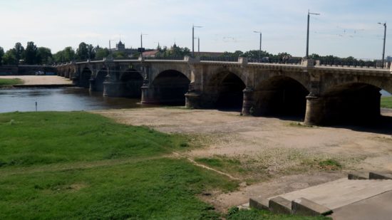 An der Albertbrücke hat die Feuerwehr eine Frau gerettet.