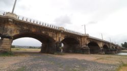 Albertbrücke - jetzt werden die Gewölbe und Pfeiler instand gesetzt.