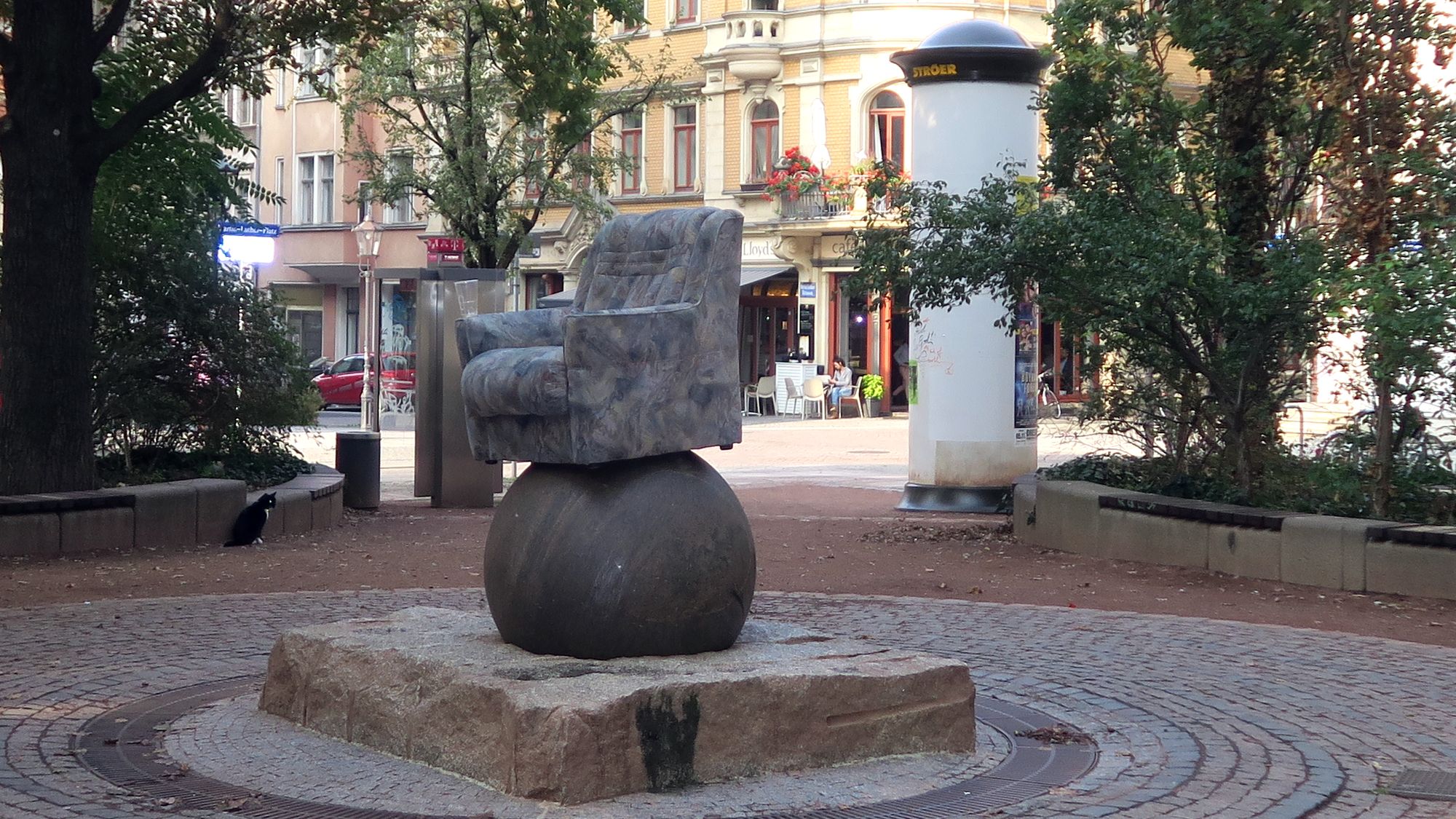 Brunnen mit Sessel