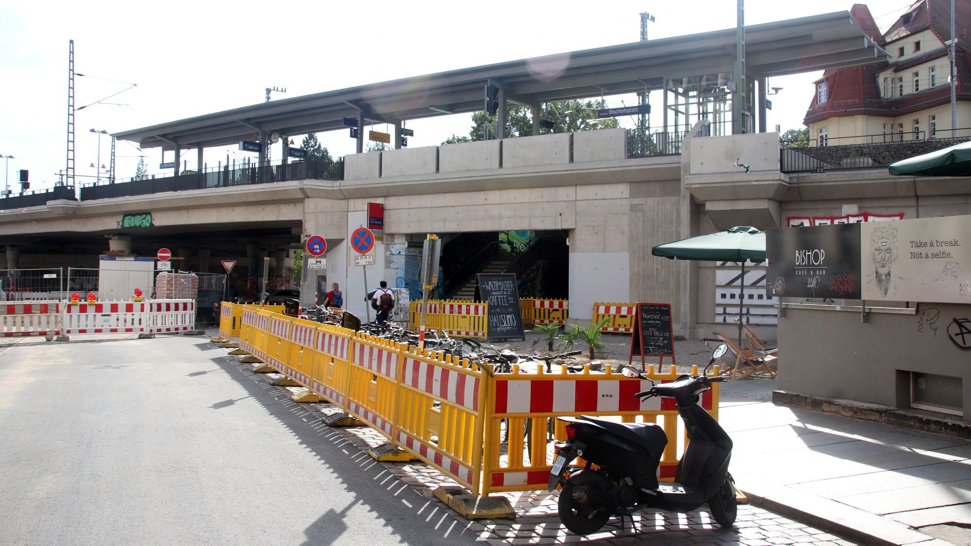 Der S-Bahnhof-Vorplatz soll gleich mit gestaltet werden.