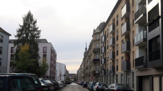 Auf der Tieckstraße künftig nur Parkschein oder -Ausweis parken.