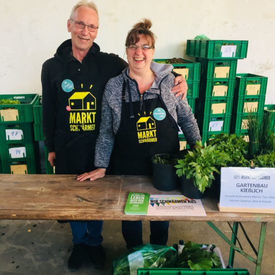 Zwei der Markschwärmer: Die Gärtner  Frank und Thea vom Gartenbau Kießlich.