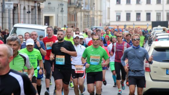 Teilnehmer des Dresden Marathon auf der Kamenzer Straße