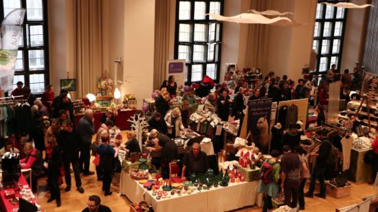 Fairer Weihnachtsmarkt in der Dreikönigskirche an der Hauptstraße - Foto: B2MS GmbH