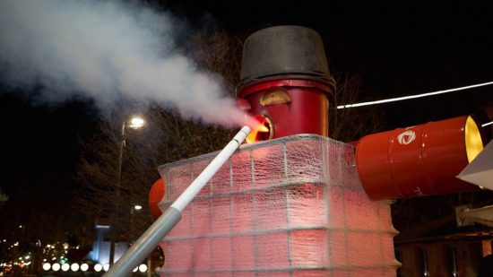 Neustädter Gelichter mit Riesenräuchermann - Foto: Robert Gebler