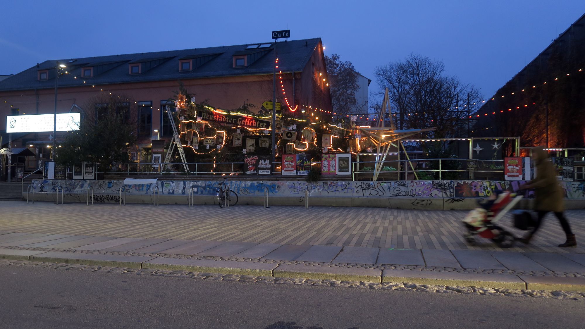 Weihnachtsgelichter an der Scheune