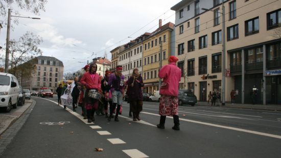 Sie trommeln für ein gerechteres und gesünderes Klima.