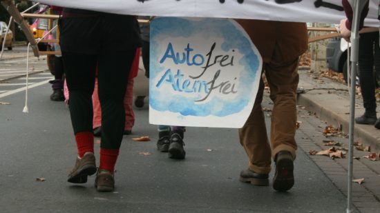 Nicht nur das Klima leidet unter dem Autoverkehr, auch die Gesundheit der Menschen.