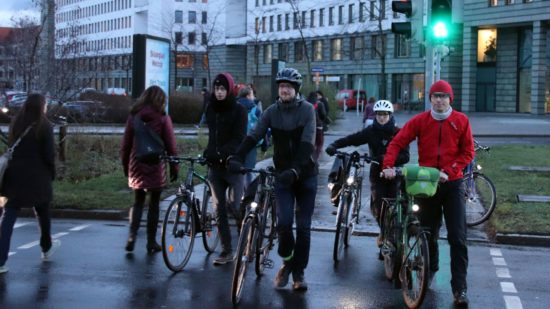 Teil der ausgewiesenen Umleitung: die Fußgängerampel am Carolaplatz