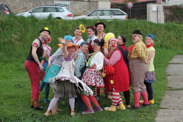 Ehrenamtlich komisch. Das Team der Klinik-Clowns. Foto: MediClowns