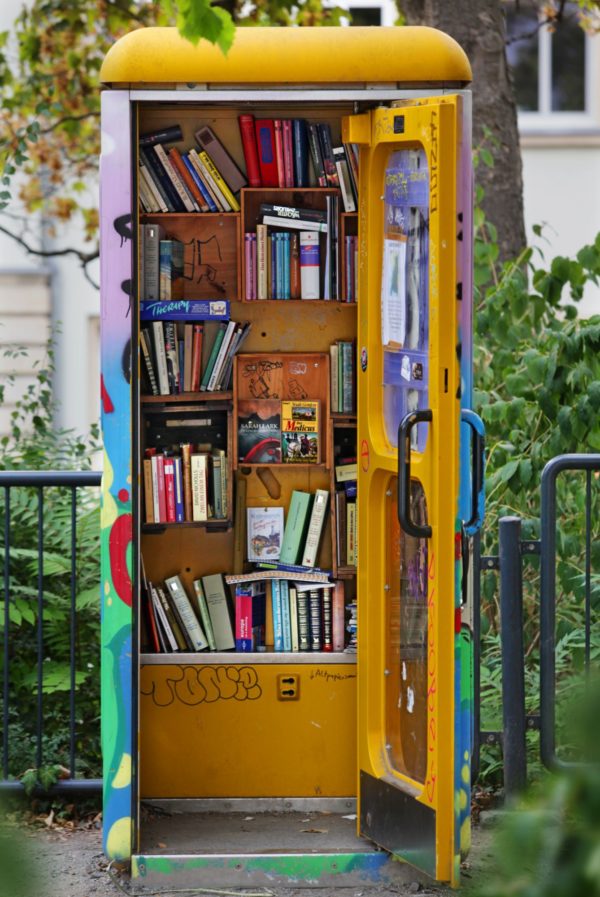 Büchertelefonzelle am Königsbrücker Platz - Foto: Amac Garbe