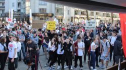 Demo auf der Hauptstraße