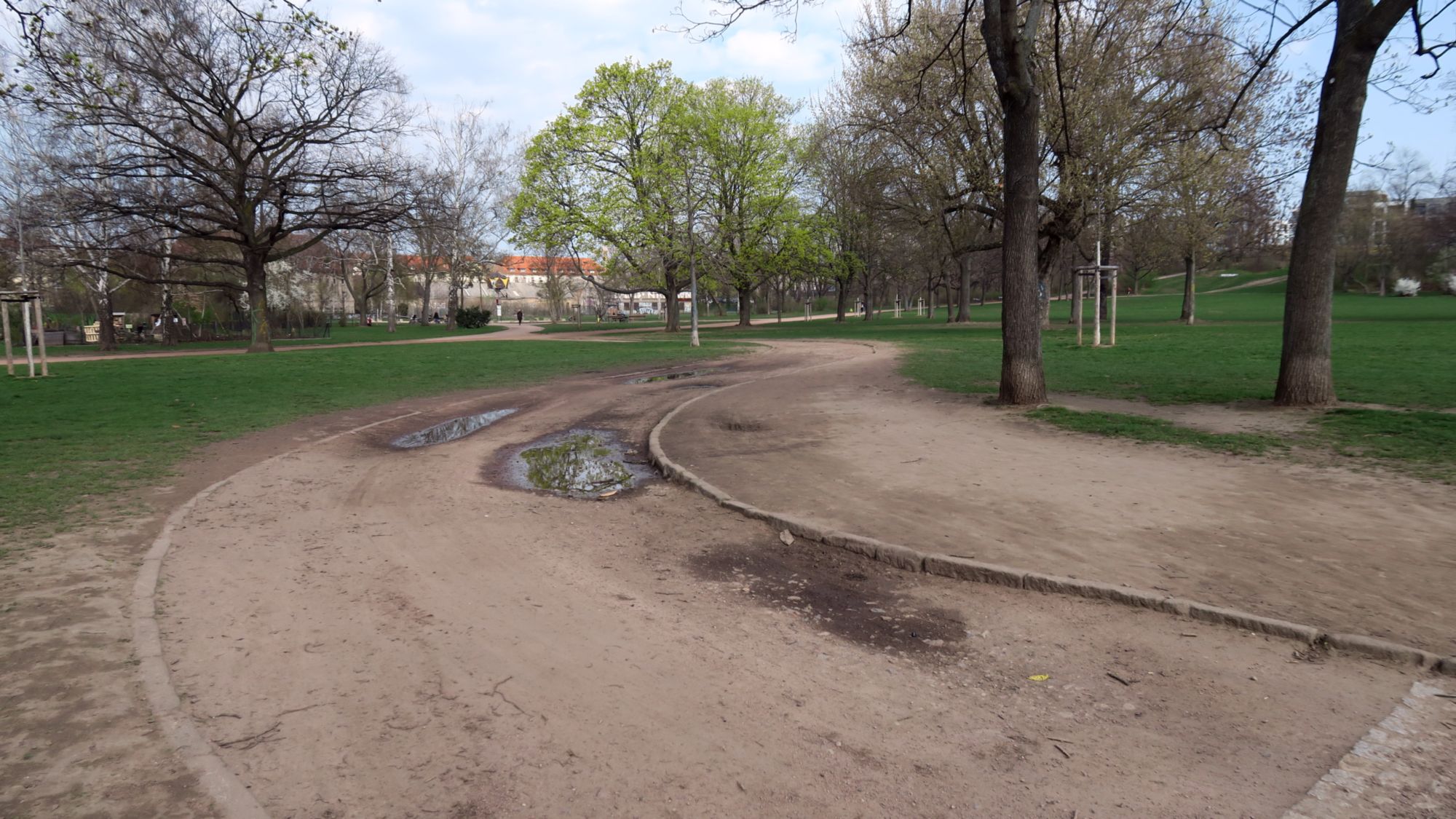 Der Weg nach Westen vom Marktplatz war heute früh recht matschig.